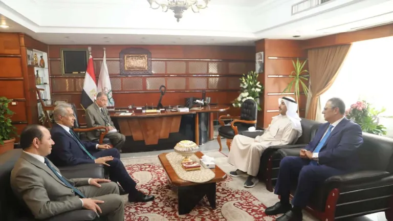 القوى العاملة بالتعاون مع منظمة العمل العربية .. يبحثان الاستعداد للمؤتمر العربى فى دورته 48 بالقاهرة