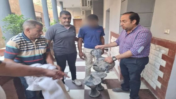 ظنناً منه ان لا احد يراه .. فالكاميرات كانت له بالمرصاد .. سقوط لص “كلوبات و أباليك” ممشى المريوطية السياحي في الجيزة