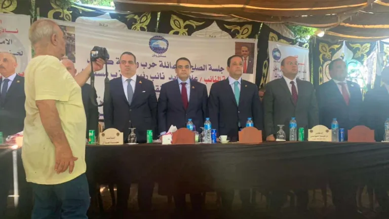 الحزن يتحول الى فرح .. إنهاء خصومة ثأرية بين عائلتى حرب و كاسب بالعياط |صور