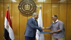 وزير القوى العاملة يُسلم تعويضات لأسر بعض العمالة غير المنتظمة بأربع محافظات