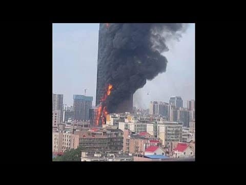 شاهد بالفيديو .. احتراق الناس حية فى ناطحة سحاب بالصين