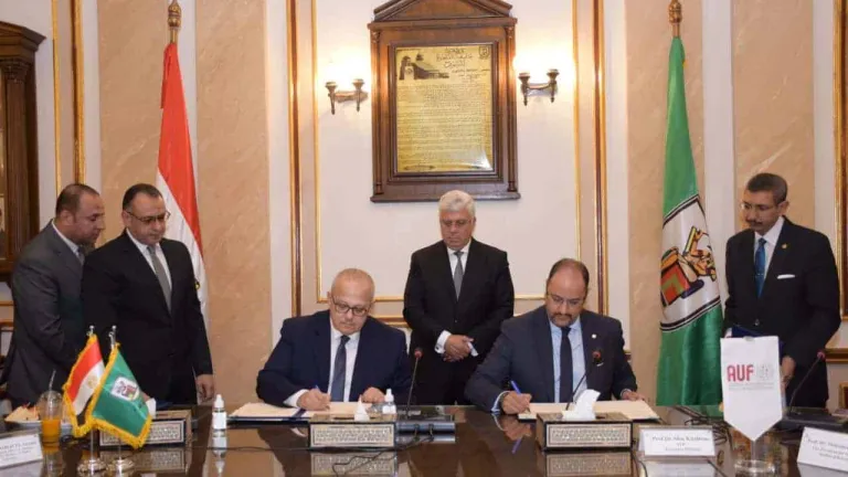 وزير التعليم العالى يشهد توقيع بروتوكول التعاون بين جامعة القاهرة والوكالة الجامعية الفرانكوفونية