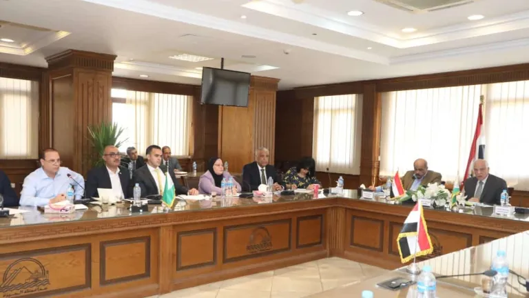 راشد: يوجه بإعداد دراسة مرورية لإلغاء الانتظار السطحى بهذا الشارع