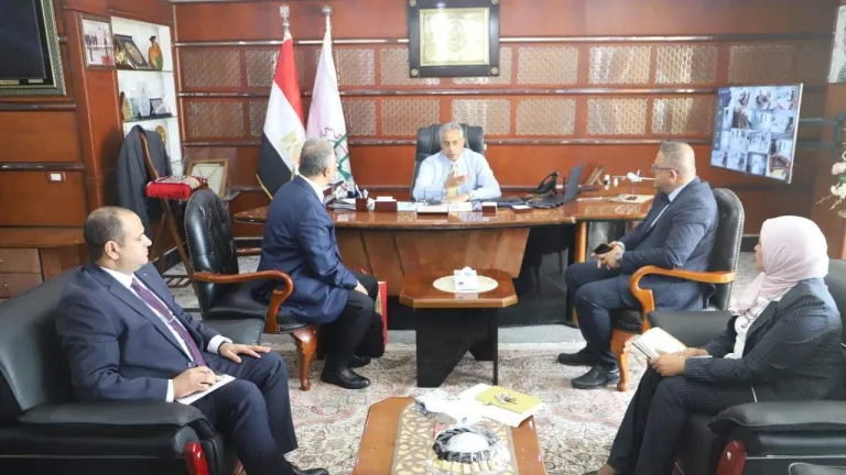 وزير القوى العاملة يلتقى مدير بنك الرافدين العراقي .. تعرف على تفاصيل اللقاء