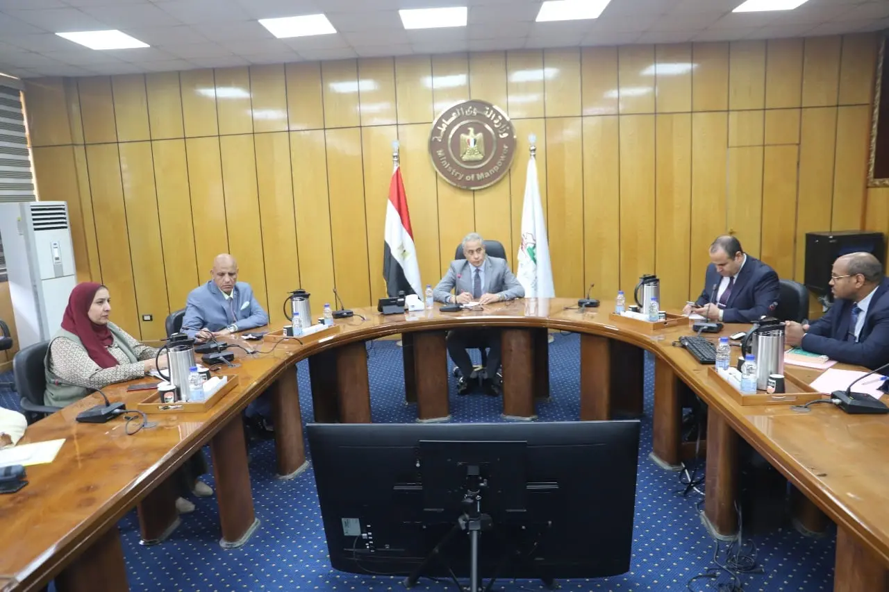 وزير القوى العاملة يتابع ملف "تعويضات حرب الخليج" مع "اللجنة العليا"
