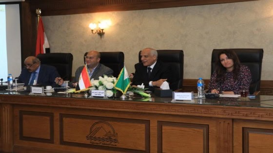 قبل بداية العام الدراسى الجديد .. محافظ الجيزة يوجه برفع كفاءة محيط المدارس ويشدد علي متابعه منظومة الجمع السكني