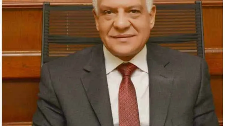 لهذه الاسباب .. محافظ الجيزة يكافئ نائب رئيس حي جنوب لقطاع النظافة والعاملين معه