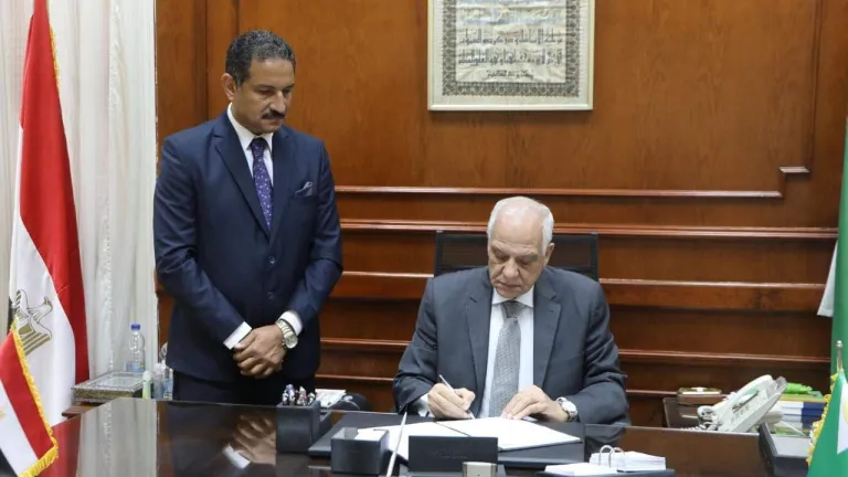إستجابةً لأولياء الأمور .. محافظ الجيزة يوافق على مقترح مديرية التربية والتعليم بإعتماد النقل بالبدل بين المدارس التجريبية