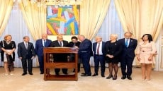 شاهد بالصور ..رئيس مجلس الشيوخ يلتقي نظيره الفرنسي خلال زيارته الرسمية لـ “باريس”