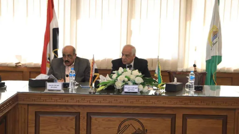 محافظ الجيزة ويوجه بإزالة عدداً من مخالفات التعدى على الجراجات ومنع تحويلها لأنشطة تجارية .. يشدد علي التصدي لإعمال البناء المخالف وإزالتها في المهد