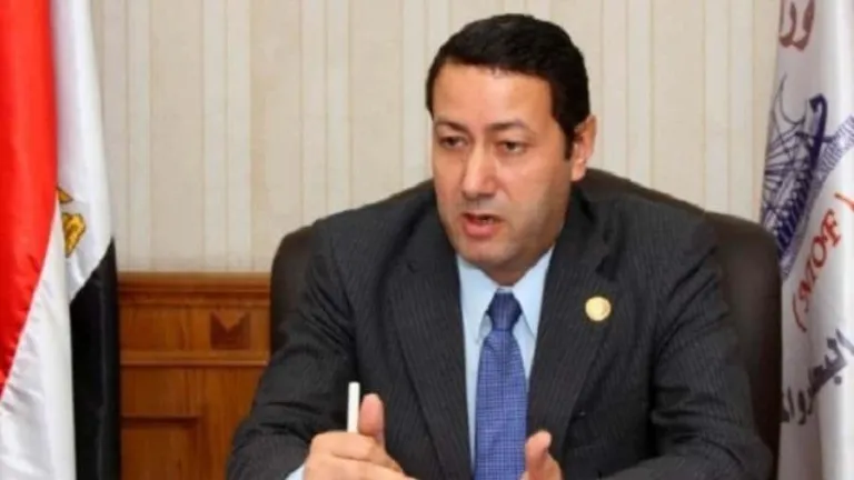 بسبب حدوث ظاهرة الكسوف الجزئي للشمس .. رئيس المعهد القومي للبحوث الفلكية يحسم الجدل حول إغلاق المدارس