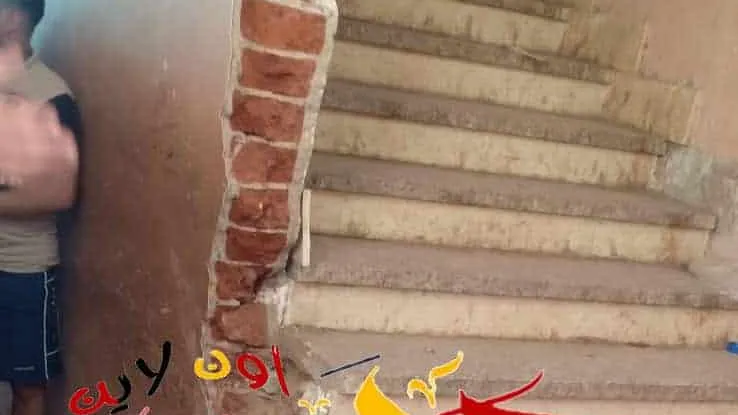 فى أول يوم دراسة .. تدافع التلاميذ أدى الى سقوط جزء من درابزين السلم بمدرسة المعتمدية الاعدادية بنات بكرداسة