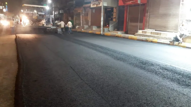 محافظة الجيزة : تطوير شوارع المسابك والاسكان ومتفرعات الغاز بالوراق  .. رصف الطبقة السطحية بشارع المنتزه فى البدرشين