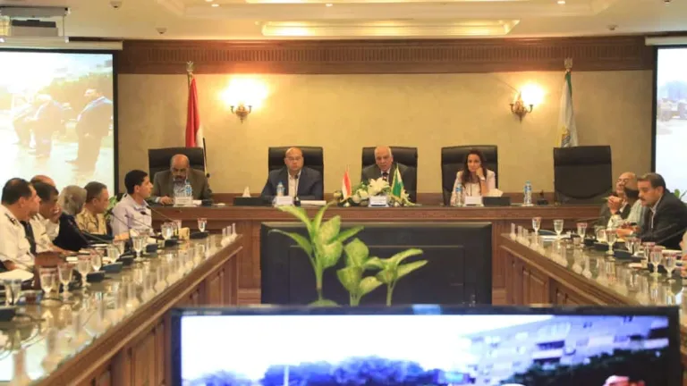 الجيزة تستعد لموسم الأمطار بهذه المعدات .. المحافظ لجان لمراجعة مخرات السيول والمصارف وشبكات الكهرباء