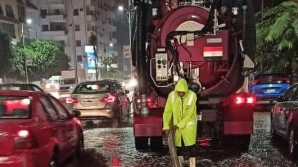 مواصلة شركتي القاهرة والجيزة لمياه الشرب والصرف الصحي في رفع مياه الأمطار
