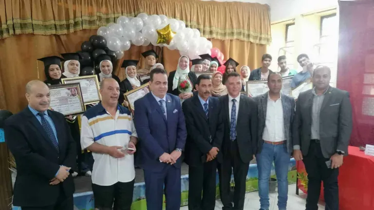 إدارة الحوامدية التعليمية تحتفى بالمولد النبوى الشريف وذكرى انتصارات اكتوبر .. شمس الحوامدية يتألق ويضع لمساته الفنية .. بالأسماء تكريم أوائل الشهادة الاعدادية على مستوى محافظة الجيزة