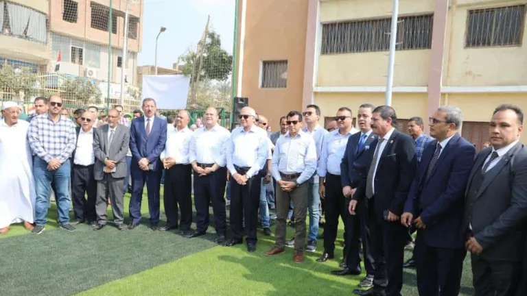 وزير الرياضة ومحافظ الجيزة يفتتحان عددًا من ملاعب كرة القدم الخماسية بمراكز شباب بشتيل وأم خنان والشيخ عثمان والحوامدية