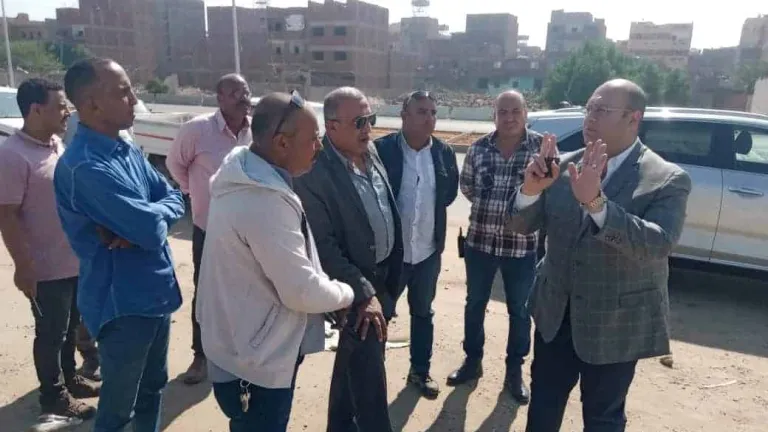 ميدانياً .. نائب محافظ الجيزة يتواجد بكرداسة لمتابعة هذه الملفات .. منها أعمال تحويل مسار مصرف ناهيا .. يلتقي برؤساء الوحدات المحلية ومديري الجمعيات الزراعية