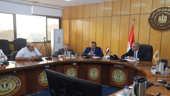 وزير القوى العاملة يلتقي العاملين بصندوق إعانات الطوارئ .. يوجه بهذا الامر