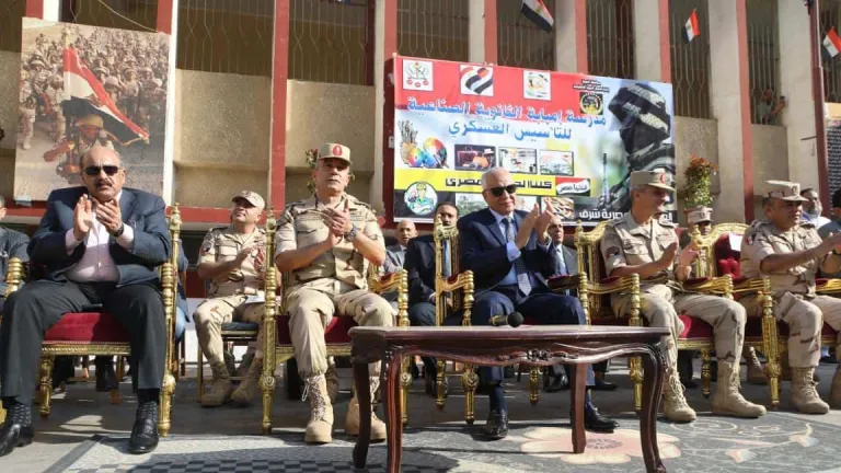من أجل هذا .. محافظ الجيزة ورئيس أركان قوات الدفاع الشعبى والعسكرى يتفقدا مدرسة امبابة الثانوية الصناعية