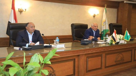 محافظ الجيزة: ٤٣ شفاط مياه جديد بالمراكز والمدن والأحياء للتعامل مع مياه الامطار .. يشدد علي ضم كافه القري لمنظومة الجمع السكني للمخلفات