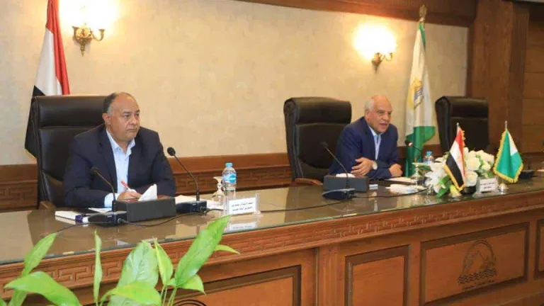 محافظ الجيزة: ٤٣ شفاط مياه جديد بالمراكز والمدن والأحياء للتعامل مع مياه الامطار .. يشدد علي ضم كافه القري لمنظومة الجمع السكني للمخلفات
