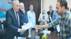 القوى العاملة: تسليم 12 عقد عمل لذوى القدرات للعمل في القطاع الخاص بالدقهلية