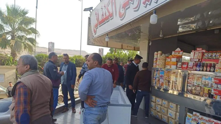 الجيزة: ضبط اكبر مخازن لاحتكار السلع وحجب بيعها للمستهلك عُثر بداخلها على هذه الكمية من السكر