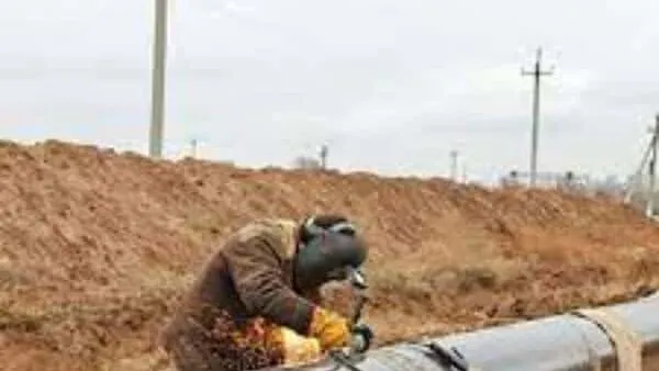 حدث فى الصف .. سقوط عصابة سرقة خطوط البترول .. استولوا على كميات كبيرة وقاموا ببيعها فى السوق السوداء .. تعرف على التفاصيل