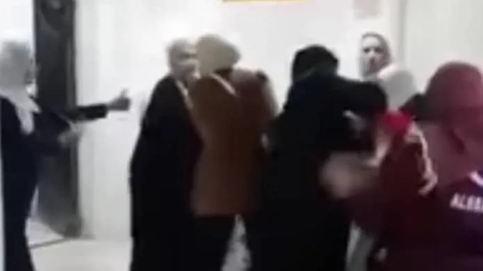 لم ينصاعوا لأوامره .. فقام بضرب 5 ممرضات وإجهاض أخرى .. تعرف على تفاصيل واقعة الاعتداء بمستشفى قويسنا المركزي