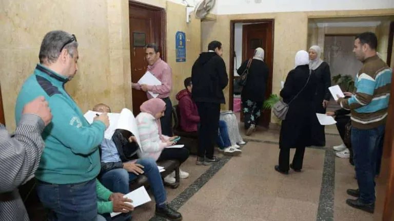 جامعة القاهرة تنظم حملة للكشف المبكر عن أمراض الكبد الدهنى لمنسوبيها وقافلة طبية لرعاية المسنين بالجامعة