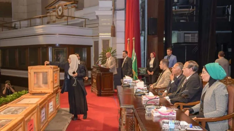 انتهاء الانتخابات الطلابية بجامعة القاهرة .. عبد الله طه رئيسًا للاتحاد وفاطمة الزهراء نائبًا .. تعرف على التفاصيل