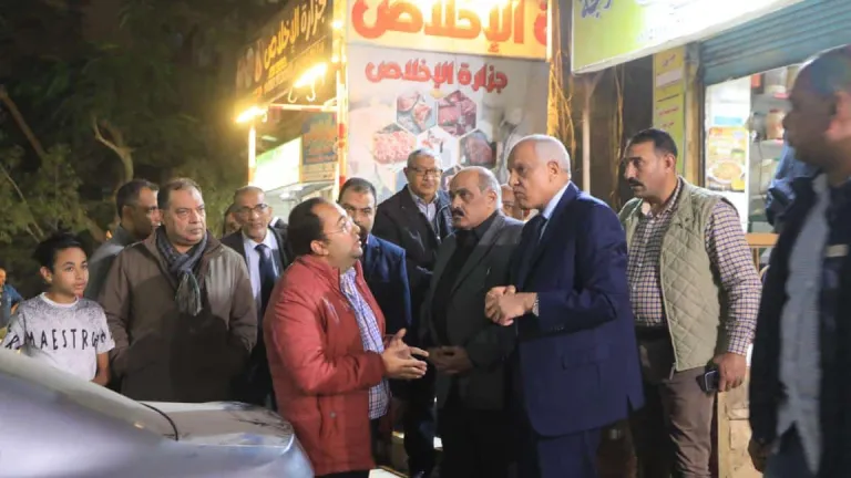 محافظ الجيزة يتابع نسب التنفيذ بمشروع الصرف الصحي بشارع الاخلاص وجهود شفط تجمعات المياه