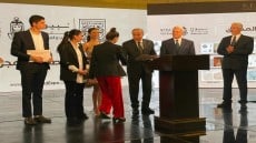 وزير التموين .. يقوم بتسليم الشهادات والجوائز للفائزين في مسابقة تصميم المجوهرات والمشغولات الذهبية