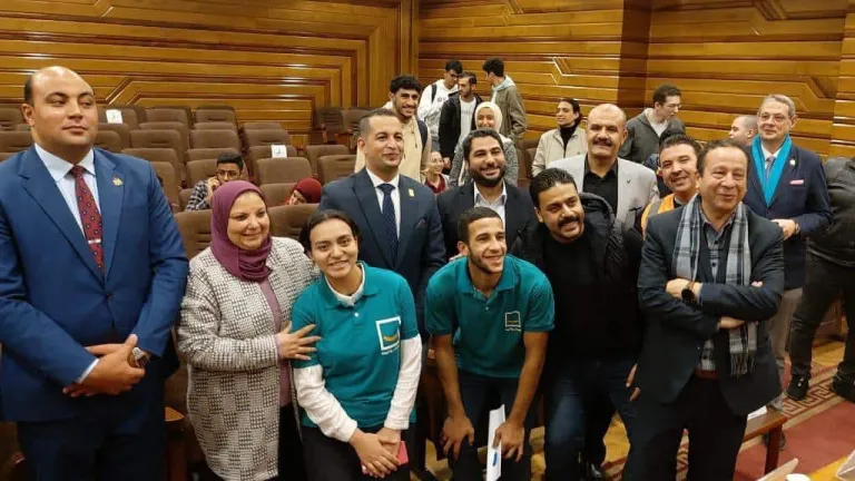 طب القاهرة تستضيف ندوة حول تعزيز العمل التطوعي لشباب الجامعات في مبادرة حياة كريمة
