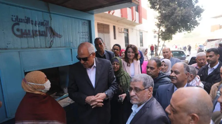 محافظ الجيزة يقود حملة مكبرة لمتابعة إنضباط أسعار السلع الغذائية
