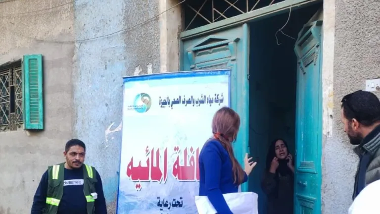 بقرى حياة كريمة .. مياه الشرب بالجيزة تنظم حملات طرق أبواب وندوات توعية مائية