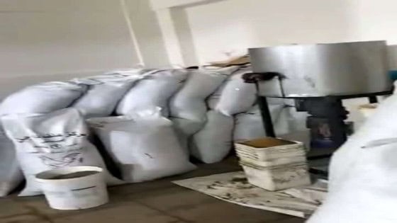 حتى الحيوانات لم تسلم من جشع التجار .. غلق مصنع لتصنيع مواد غذائية للحيوانات