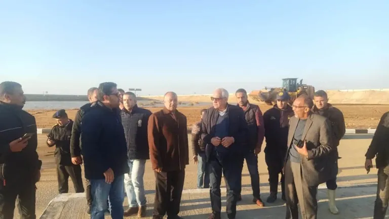 محافظ الجيزة يتفقد جهود شفط مياه السيول والامطار