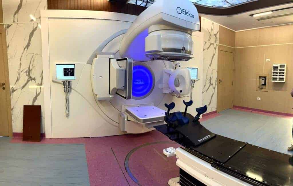 الخشت: تطوير مستشفى أورام الثدى بالتجمع الأول لزيادة طاقته الاستيعابية .. بدء تشغيل جهاز المعجل الخطي