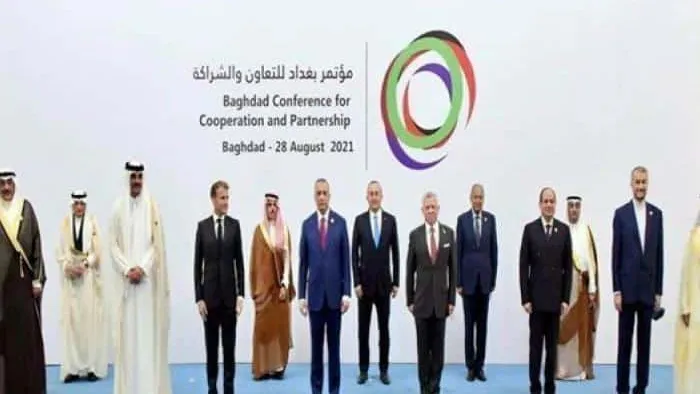 لدعم عودة العراق .. السيسى يشارك الرؤساء والمشاركين في مؤتمر بغداد بصورة تذكارية