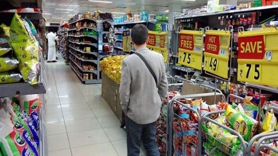 لترخيص هذه المحلات لابد من الموافقة الامنية قبل بداية النشاط .. منهم الحلاق والجزماتي والبقال
