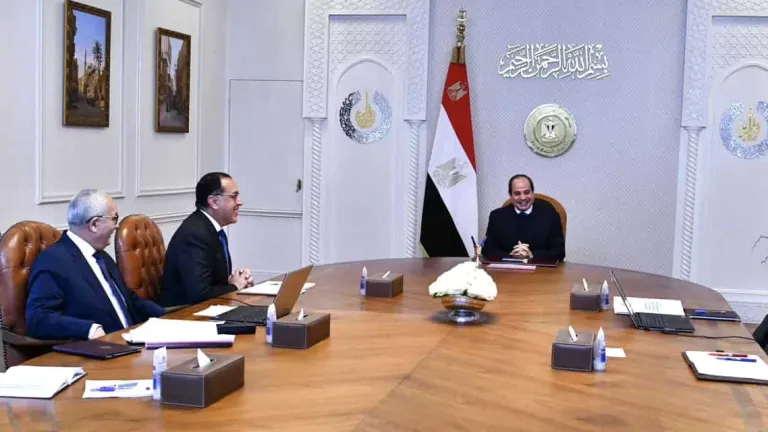 السيسي يتابع جهود تطوير منظومة التعليم الاساسي بمختلف محاورها .. يعطى هذه التوجيهات