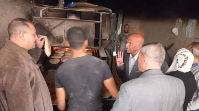 رئيس مدينة الحوامدية لـ "حواديت اون لاين" .. إجبار صاحب مخبز ببيع الخبز المخصوص للجمهور .. لا توجد لدينا محسوبيات الكل لدينا سواء .. انا رجل شارع ومكتبى مفتوح للجميع