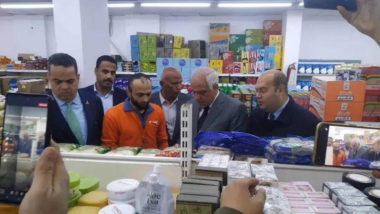 "حواديت اون لاين" لمحافظ الجيزة .. الاهالى يستغيثون لعمل مطبات صناعية بشارعى النزهة وطريق 11 بالحوامدية .. راشد يعطى تعليماته لرئيس المدينة بالتنفيذ