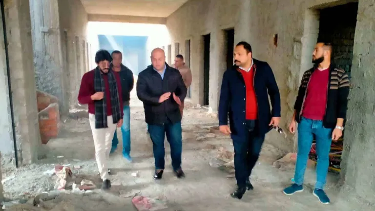 نائب محافظ الجيزة يتفقد هذه المشروعات بالعياط .. منها السوق الحضاري الجديد