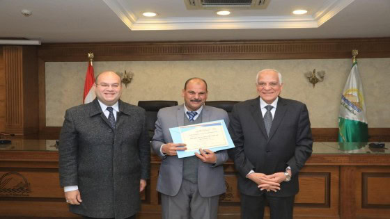 محافظ الجيزة يُكرم المتميزين من عمال الخدمات المعاونة والفنين والسائقين بالجهاز التنفيذي