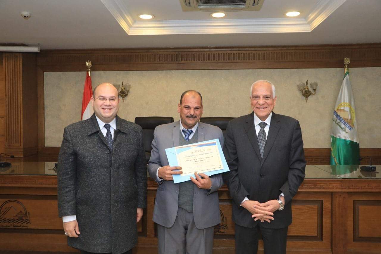 محافظ الجيزة يُكرم المتميزين من عمال الخدمات المعاونة والفنين والسائقين بالجهاز التنفيذي