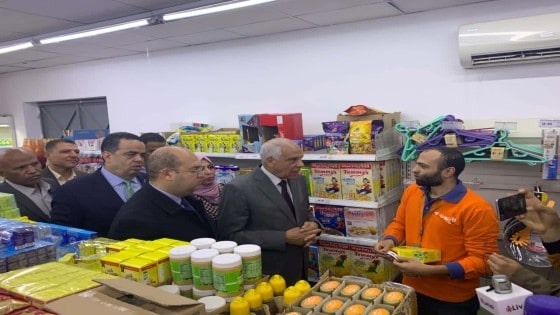 محافظ الجيزة : يتفقد سير الامتحانات بمدرسة الشيخ عتمان الاعدادية .. يتابع توافر السلع الغذائية بالمحلات فى الحوامدية