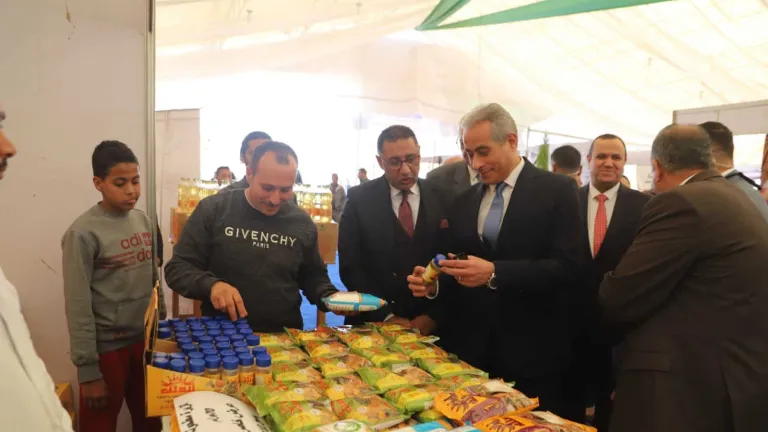 القوى العاملة تعلن عن خطتها لتدريب الشباب في 27 مصنعاً بالمجمع الصناعي